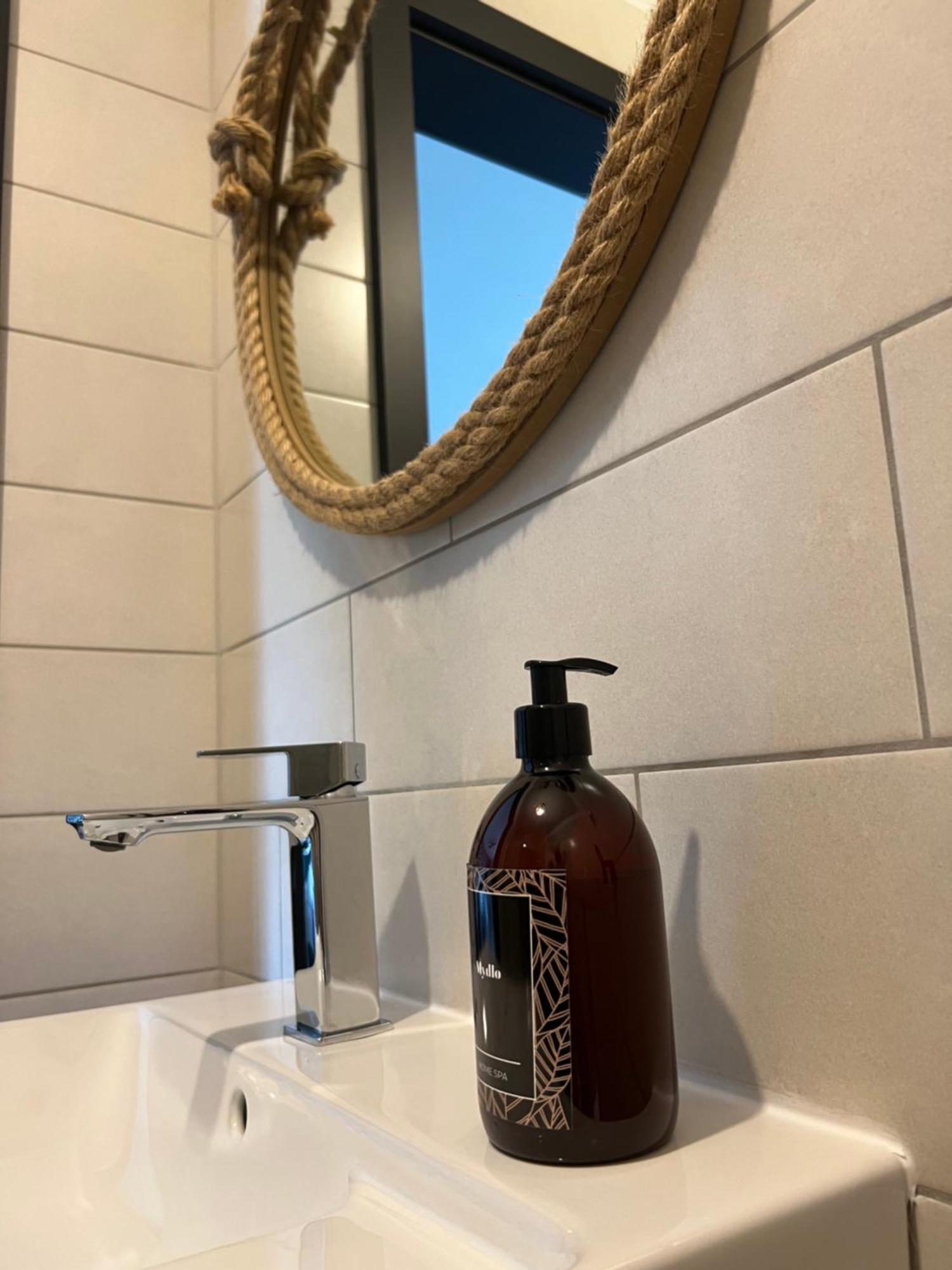 デンプキCzarny Baranアパートメント エクステリア 写真